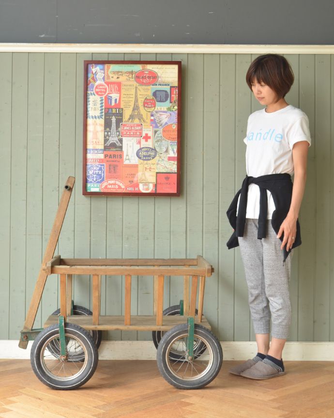 ガーデニング家具　アンティーク家具　イギリスで見つけた便利でお洒落なアイテム、アンティークトローリー。ほっこりしちゃうアンティーク荷物を載せて運べる木製のトローリー。(x-830-f)