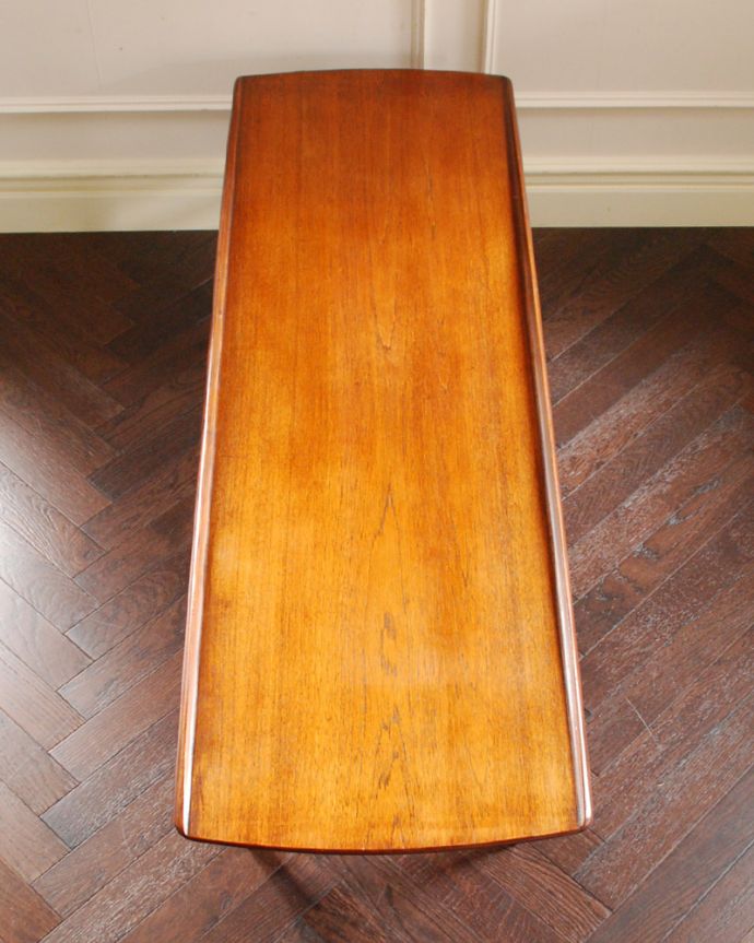 ロイドテーブル　アンティーク家具　ヴィンテージの北欧インテリア、スタイリッシュなコーヒーテーブル。天板です。(x-833-f)