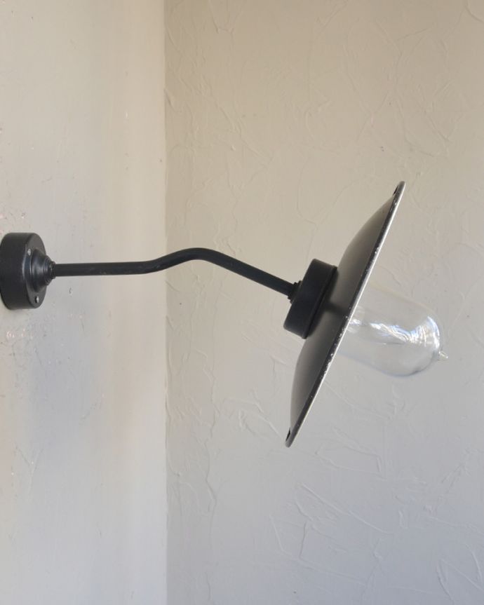 壁付け照明器具の横