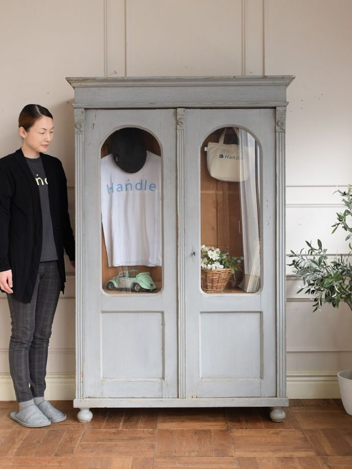 フランスのおしゃれなアンティークのワードローブ