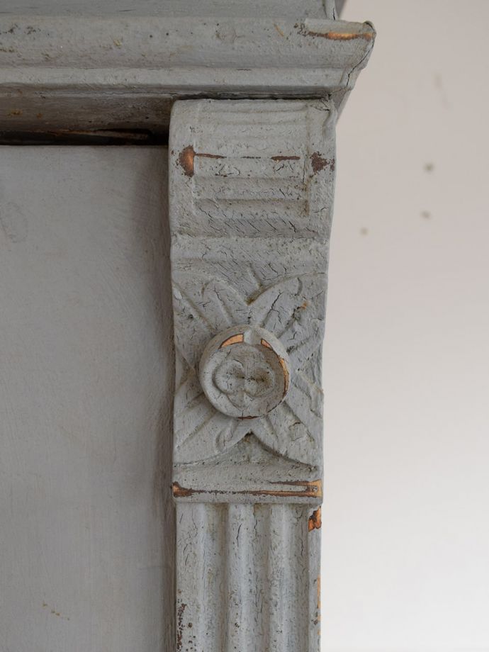 アンティーク家具らしい装飾