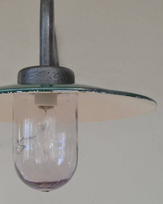 壁付けブラケット　照明・ライティング　フランスらしいデザインにうっとり、アンティークデッキランプ (外灯）（E26球付）。。(x-857-z)