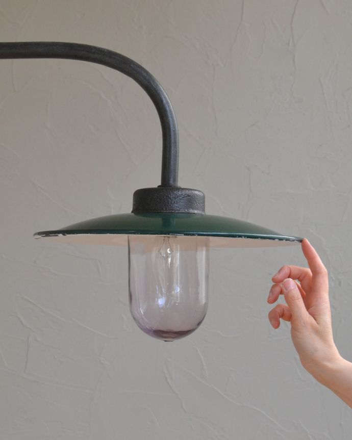 壁付けブラケット　照明・ライティング　フランスらしいデザインにうっとり、アンティークデッキランプ (外灯）（E26球付）。。(x-857-z)