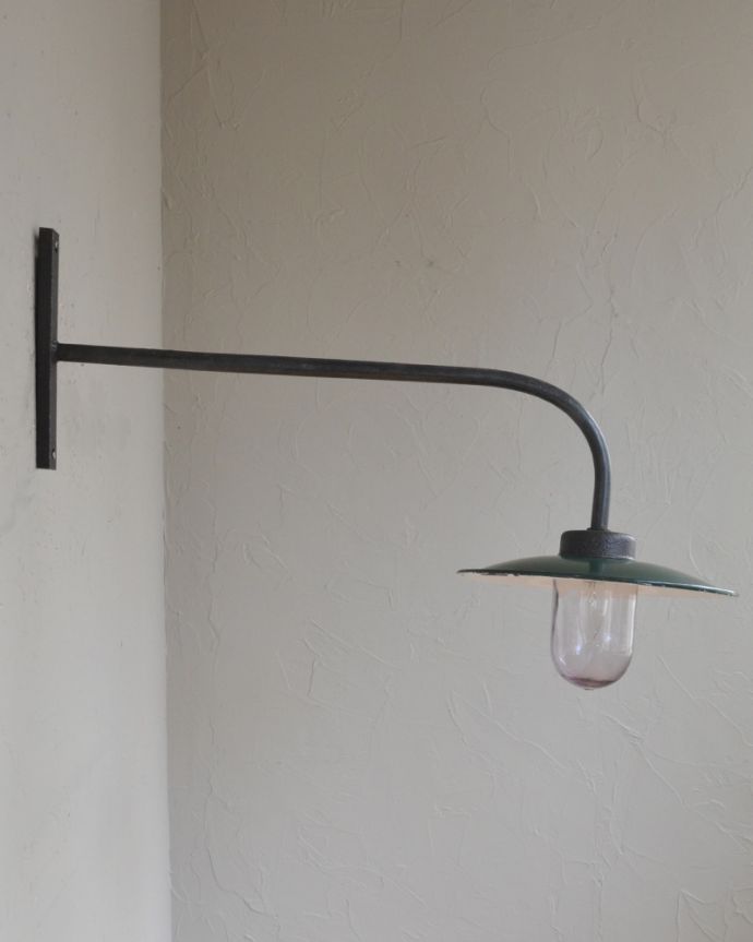 壁付けブラケット　照明・ライティング　フランスらしいデザインにうっとり、アンティークデッキランプ (外灯）（E26球付）。。(x-857-z)