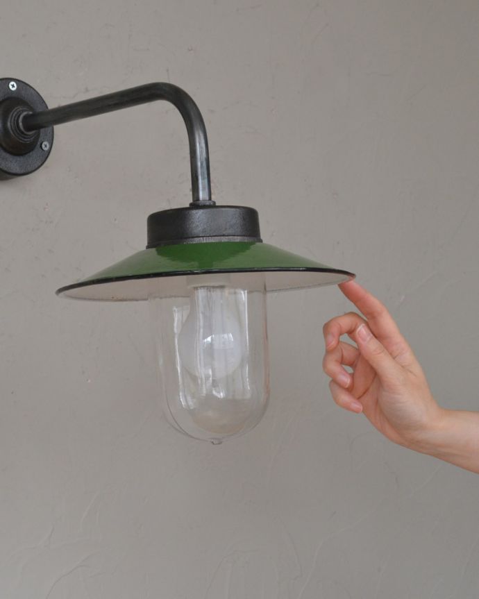 壁付けブラケット　照明・ライティング　フランスのアンティークデッキランプ、ポーチライト(外灯）（E26球付）。。(x-859-z)