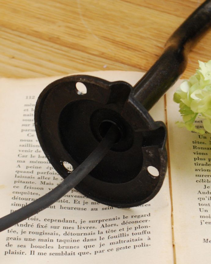 壁付けブラケット　照明・ライティング　フランスから届いたアンティークウォールランプ（外灯）（E26球付き）。。(x-867-z)