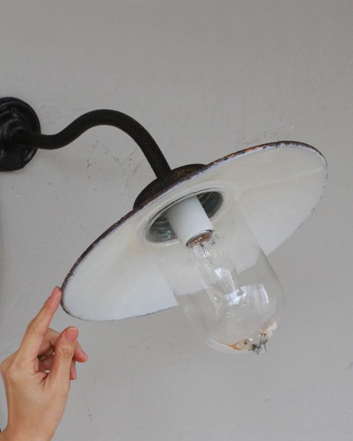 壁付けブラケット　照明・ライティング　アンティークウォールデッキランプ、ポーチライト(外灯）（E26球付）。。(x-868-z)