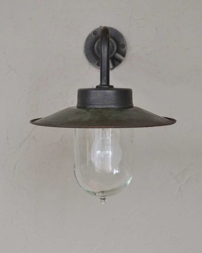 壁付けブラケット　照明・ライティング　フランス輸入のアンティークデッキランプ (外灯）（E26球付）。。(x-871-z)