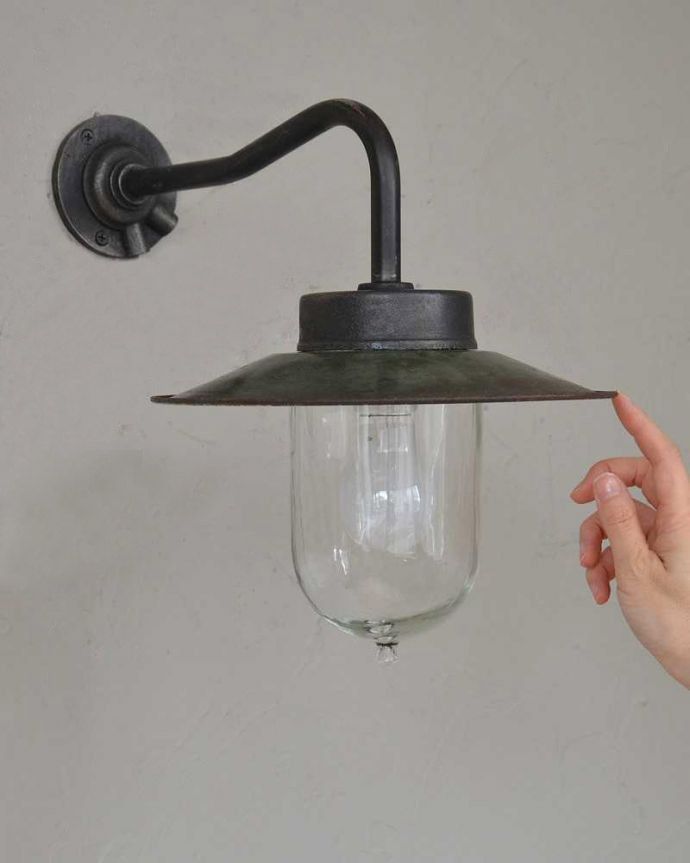 壁付けブラケット　照明・ライティング　フランス輸入のアンティークデッキランプ (外灯）（E26球付）。。(x-871-z)