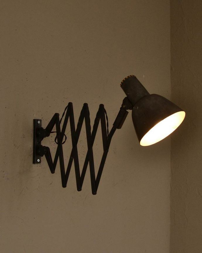 ホウロウシェード/その他の色　照明・ライティング　やっと見つけたかっこいいアンティーク照明、イギリスのシザーランプ（Ｅ26丸球付）。。(x-872-z)