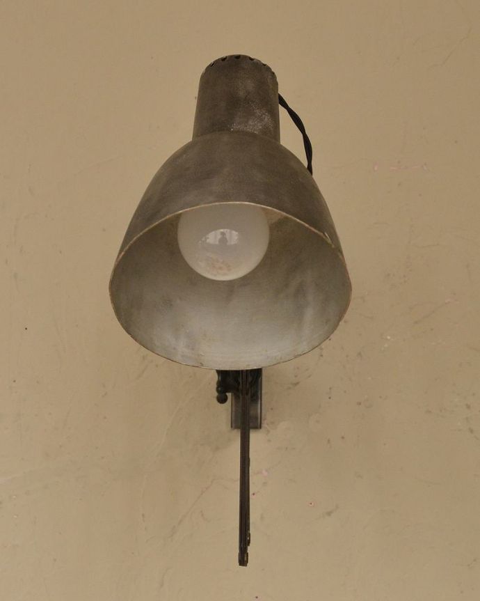 ホウロウシェード/その他の色　照明・ライティング　やっと見つけたかっこいいアンティーク照明、イギリスのシザーランプ（Ｅ26丸球付）。。(x-872-z)