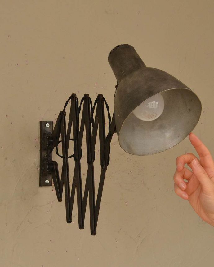 ホウロウシェード/その他の色　照明・ライティング　やっと見つけたかっこいいアンティーク照明、イギリスのシザーランプ（Ｅ26丸球付）。。(x-872-z)