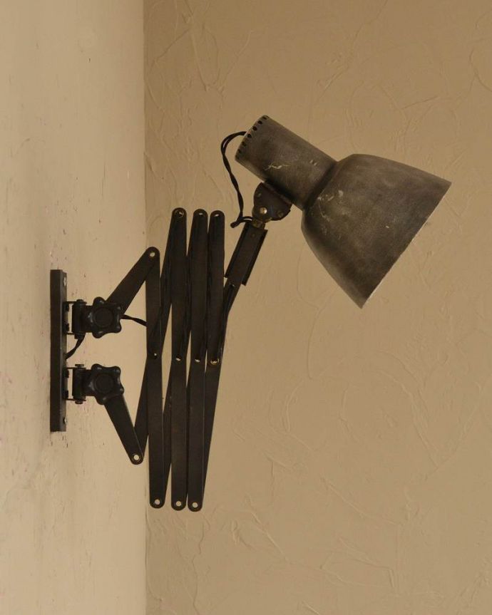 ホウロウシェード/その他の色　照明・ライティング　やっと見つけたかっこいいアンティーク照明、イギリスのシザーランプ（Ｅ26丸球付）。。(x-872-z)