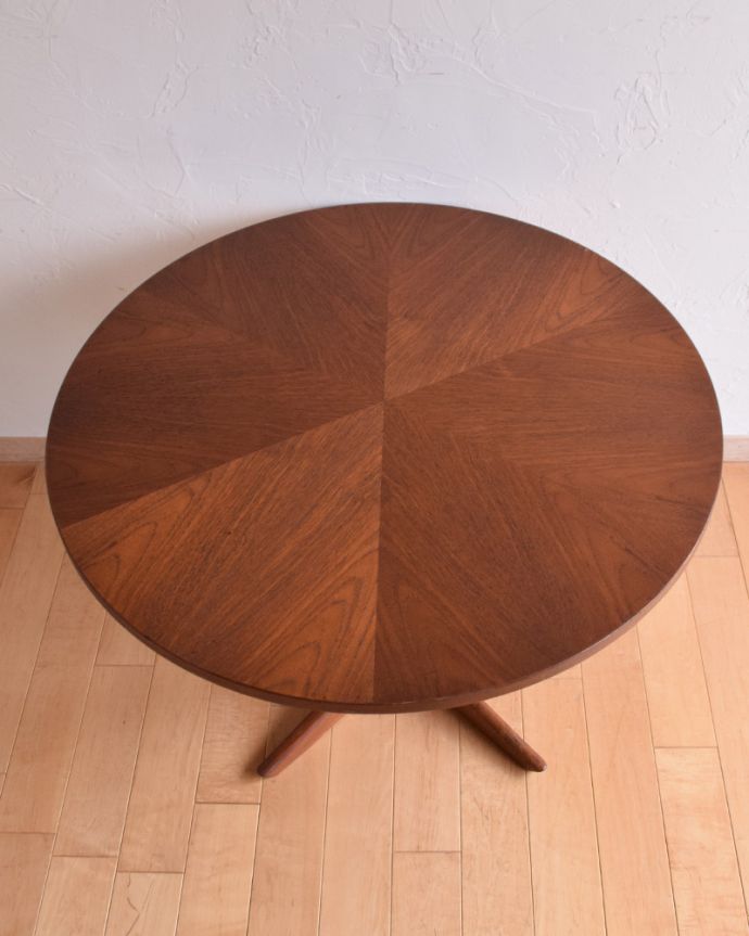 北欧ビンテージスタイル アンティーク家具 George Jensenのヴィンテージ家具、チーク材の丸いセンターテーブル(コーヒーテーブル)。天板です。(x-873-f)