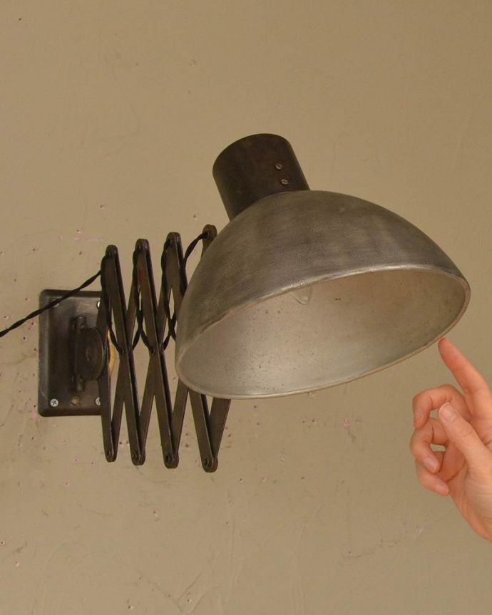 壁付けブラケット　照明・ライティング　北欧テイストに合うかっこいいヴィンテージの照明、イギリスのシザーランプ(E17シャンデリア球付)。。(x-873-z)