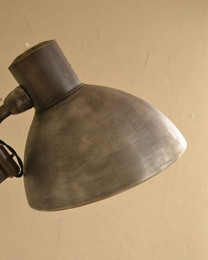 壁付けブラケット　照明・ライティング　北欧テイストに合うかっこいいヴィンテージの照明、イギリスのシザーランプ(E17シャンデリア球付)。。(x-873-z)