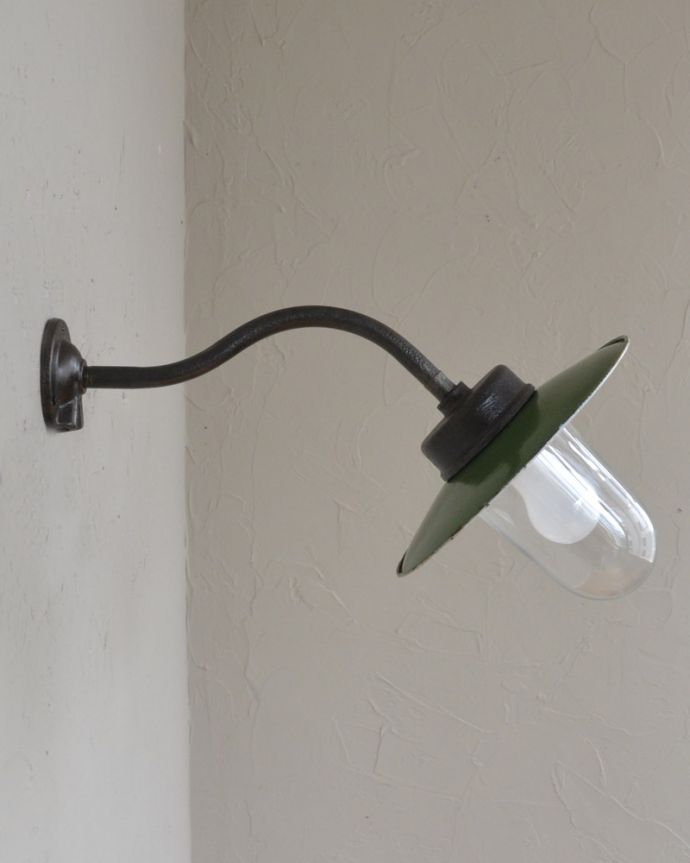 壁付け照明器具の横