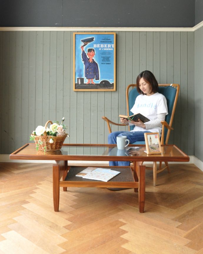 G-PLAN(Gプラン) アンティーク家具 北欧スタイルのヴィンデージ家具、棚付きで便利なG-PLANのコーヒーテーブル(ガラストップ)。女性っぽいシンプルさがカッコいいG-PLANG-PLANの定番は天板がガラスなので女性から見てもバツグンの使いやすさ。(x-875-f)