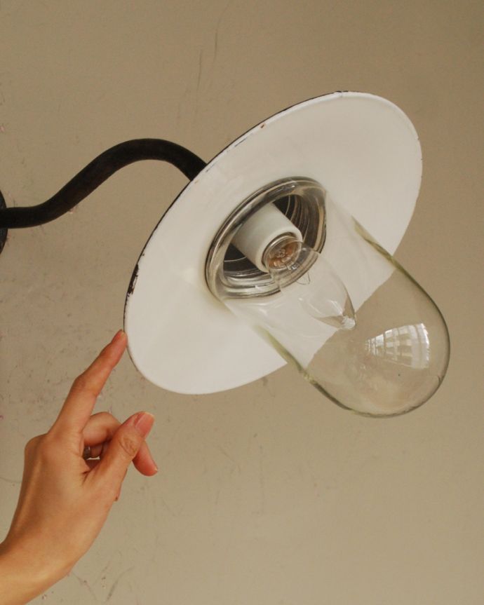 壁付けブラケット　照明・ライティング　アンティークのウォールデッキランプ、お洒落なポーチライト(外灯）（E26球付）。。(x-876-z)