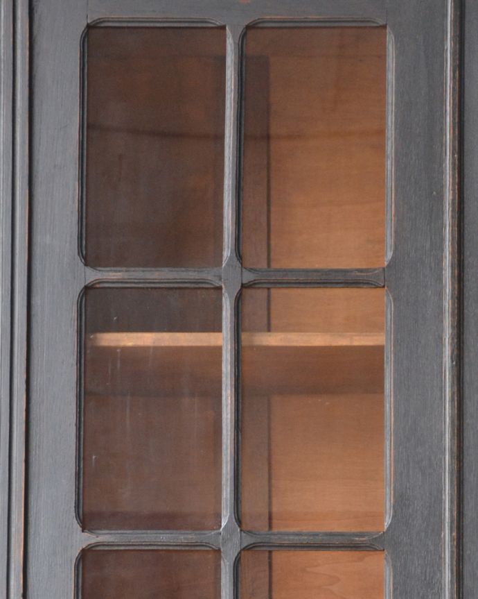 アンティークのキャビネット　アンティーク家具　クールなカラーのアンティーク家具、大人のためのフレンチガラスキャビネット。ガラスももちろん当時のもの。(x-878-f)