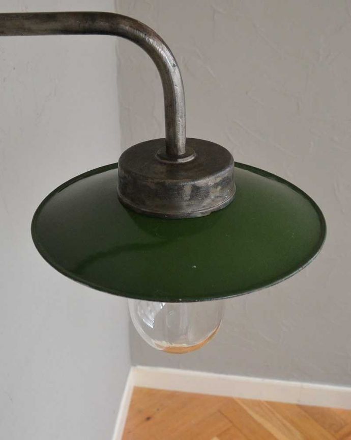 壁付けブラケット　照明・ライティング　フランス輸入のアンティークウォールデッキランプ、ポーチライト(外灯）（E26球付）。。(x-878-z)