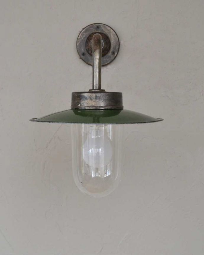 壁付けブラケット　照明・ライティング　フランス輸入のアンティークウォールデッキランプ、ポーチライト(外灯）（E26球付）。。(x-878-z)