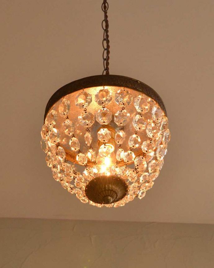 シャンデリア　照明・ライティング　フランス便で到着、ガラスパーツのアンティークプチシャンデリア（Ｅ17シャンデリア球付）。。(x-879-z)