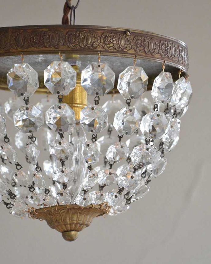 シャンデリア　照明・ライティング　フランス便で到着、ガラスパーツのアンティークプチシャンデリア（Ｅ17シャンデリア球付）。。(x-879-z)