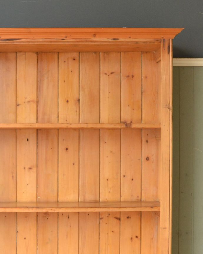 アンティークのキャビネット　アンティーク家具　本棚から食器棚まで使えるアンティーク家具、木製のオープンキャビネット。キレイに修復しましたオールドパイン材の家具は修復が実はかなり大変なんです。(x-880-f)