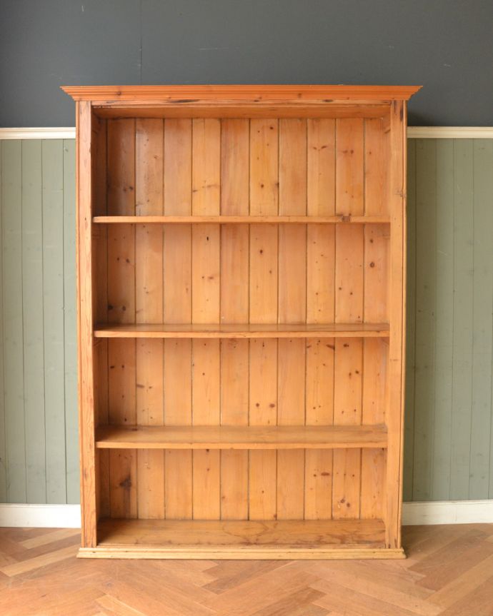 アンティークのキャビネット　アンティーク家具　本棚から食器棚まで使えるアンティーク家具、木製のオープンキャビネット。どんなものもたっぷり収納大容量の収納ができるオープンタイプのキャビネット。(x-880-f)