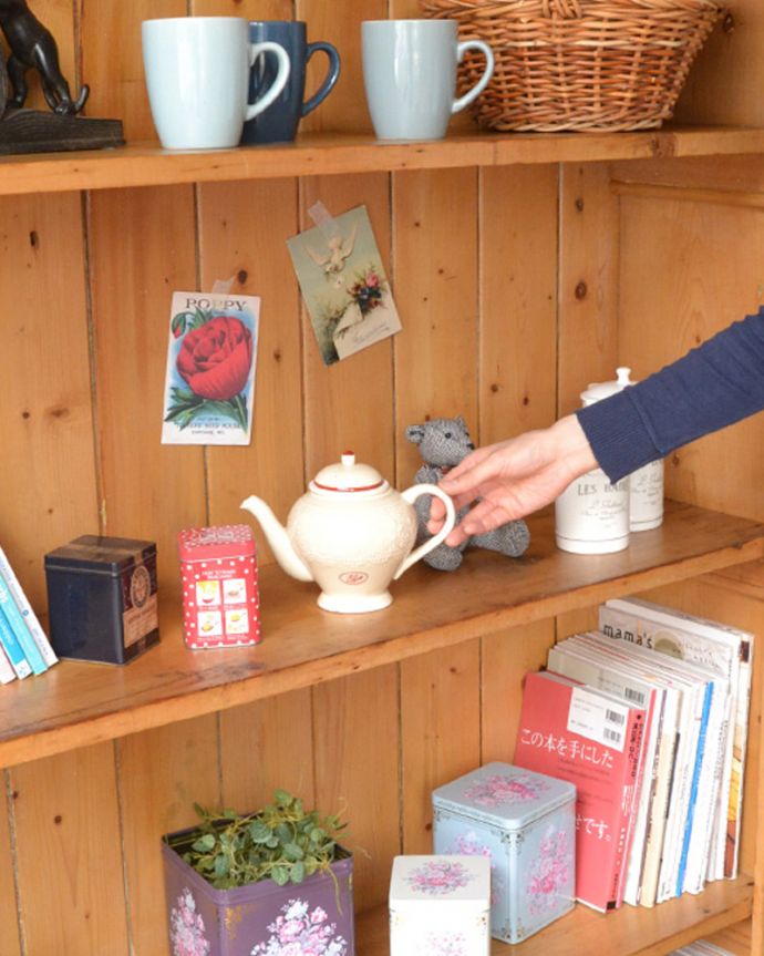 アンティークのキャビネット　アンティーク家具　本棚から食器棚まで使えるアンティーク家具、木製のオープンキャビネット。収納力たっぷりのオープン棚しっかり修復したので、いろんなものを乗せて使ってみて下さい。(x-880-f)