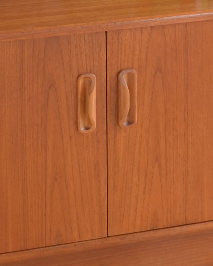 G-PLAN(Gプラン)　アンティーク家具　G-PLANのヴィンテージ家具、フレスコシリーズのビューローキャビネット（デスク）。シンプルでカッコいい取っ手。(x-881-f)