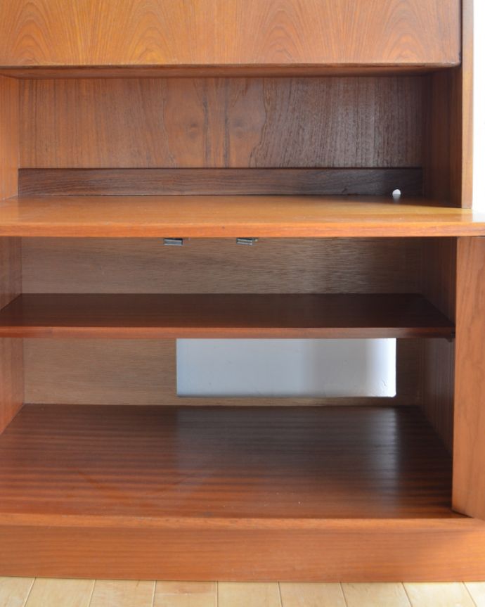 G-PLAN(Gプラン)　アンティーク家具　G-PLANのヴィンテージ家具、フレスコシリーズのビューローキャビネット（デスク）。中央のオープンスペースの隅にコード穴があります。(x-881-f)