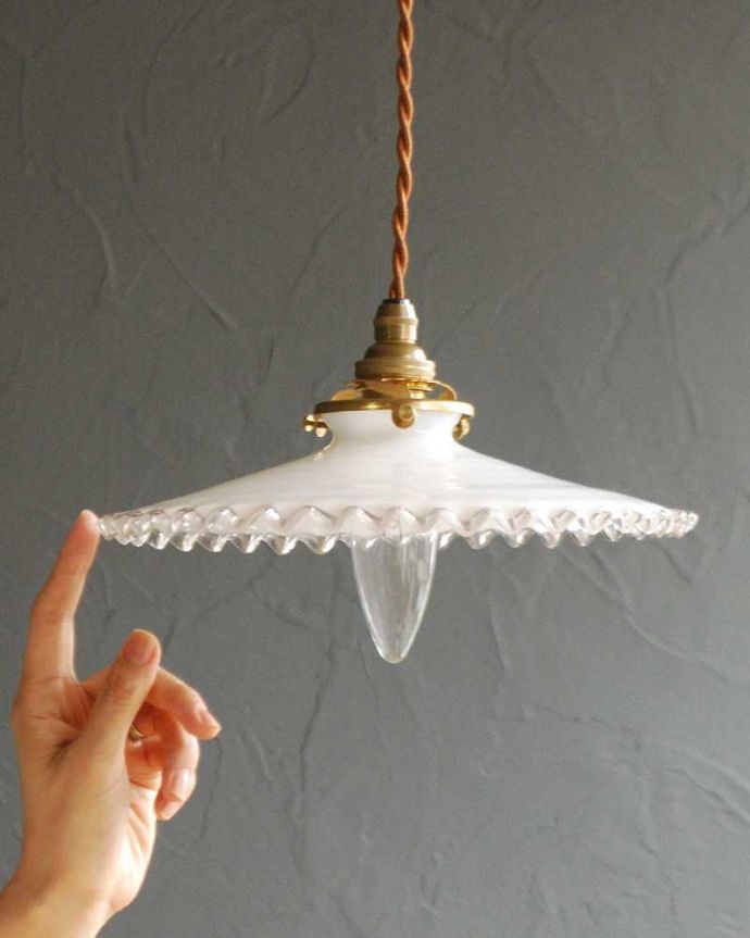 ペンダントライト　照明・ライティング　クリアガラス×ミルクガラスのアンティークランプシェード(コード・シャンデリア電球・ギャラリーA付き)。。(x-884-z)