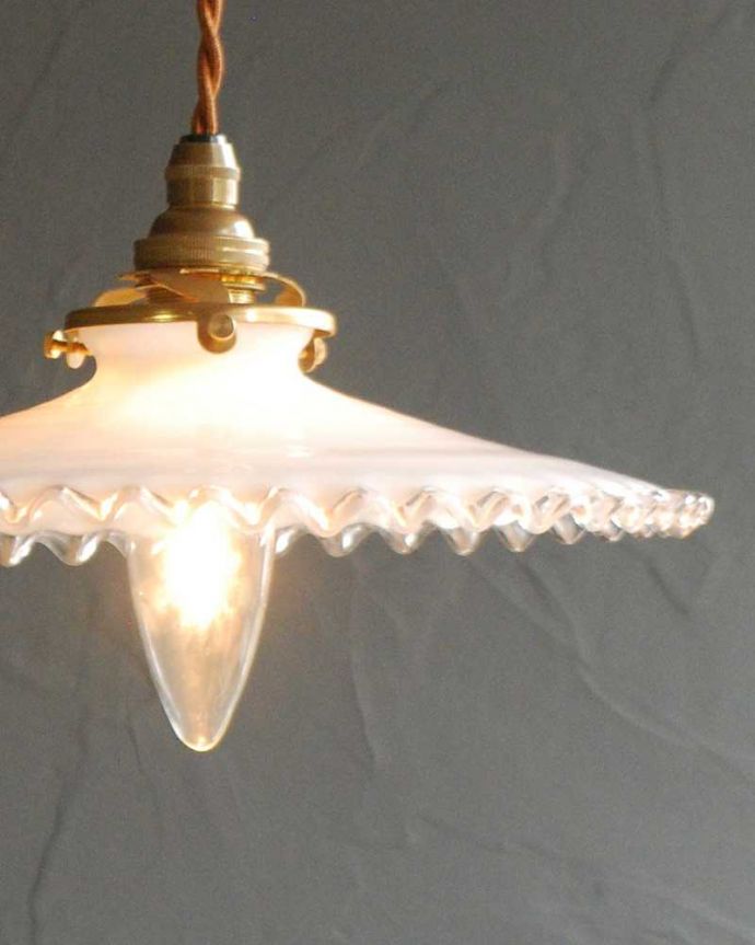 ペンダントライト　照明・ライティング　クリアガラス×ミルクガラスのアンティークランプシェード(コード・シャンデリア電球・ギャラリーA付き)。。(x-884-z)