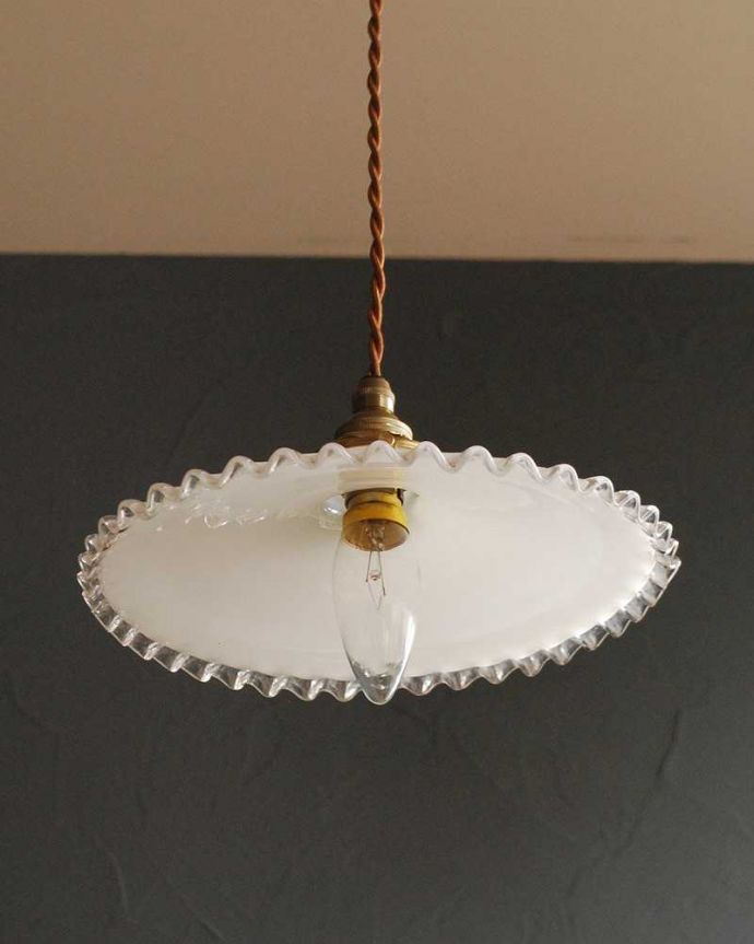 ペンダントライト　照明・ライティング　クリアガラス×ミルクガラスのアンティークランプシェード(コード・シャンデリア電球・ギャラリーA付き)。。(x-884-z)