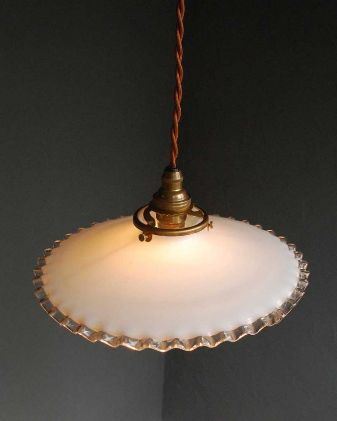ペンダントライト　照明・ライティング　クリアガラス×ミルクガラスのアンティークランプシェード(コード・シャンデリア電球・ギャラリーA付き)。。(x-884-z)