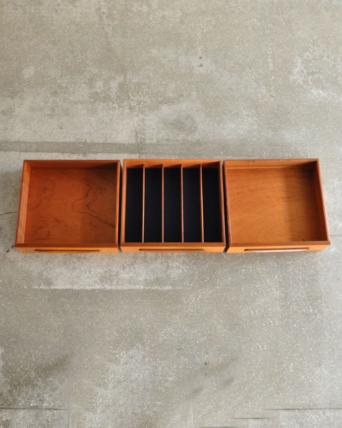 G-PLAN(Gプラン)　アンティーク家具　リビングがお洒落になる北欧スタイルのG-PLAN、フレスコシリーズのヴィンテージカップボード。引き出しの中もキレイに修復しました細々としたものを安心して収納していただけるよう引き出しの中もキレイにお直ししてあります。(x-887-f)