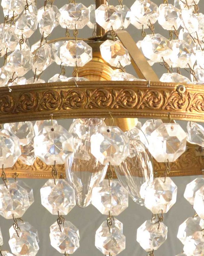 シャンデリア　照明・ライティング　キラキラ輝く夜を届けてくれるアンティークのシャンデリア(2灯)(E17シャンデリア球付)。。(x-888-z)