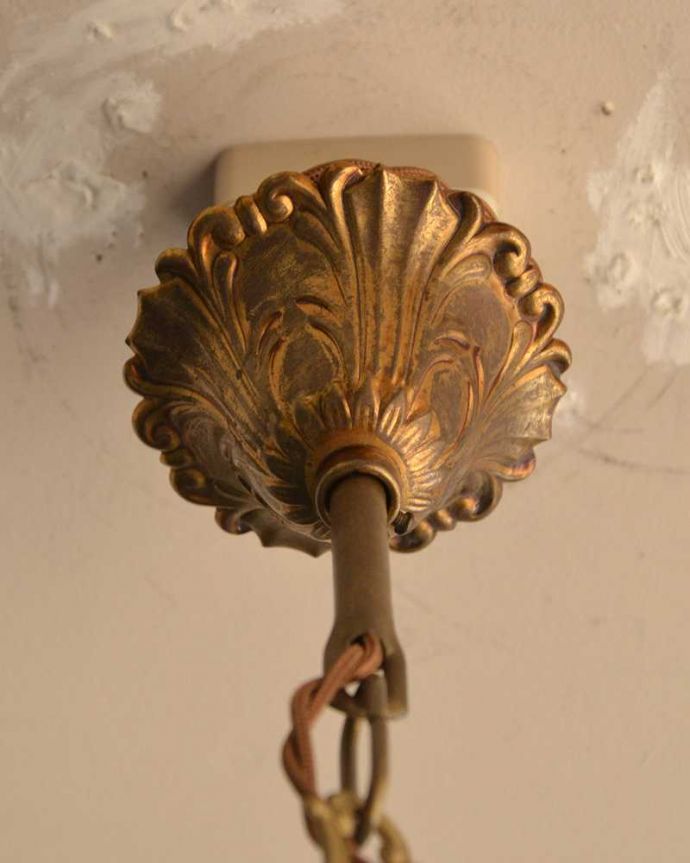 シャンデリア　照明・ライティング　キラキラ輝く夜を届けてくれるアンティークのシャンデリア(2灯)(E17シャンデリア球付)。カバーも付いています。(x-888-z)