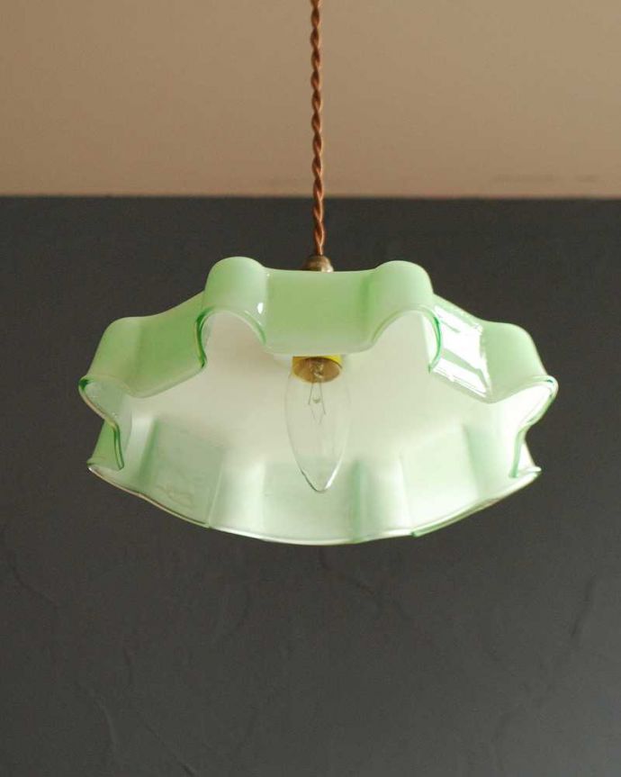 淡いカラーが可愛いアンティークガラスランプシェード（コード