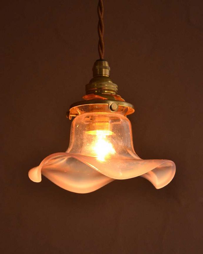 ペンダントライト　照明・ライティング　久しぶりに届いたアンティークのオパールセントガラスのペンダントライト。。(x-908-z)