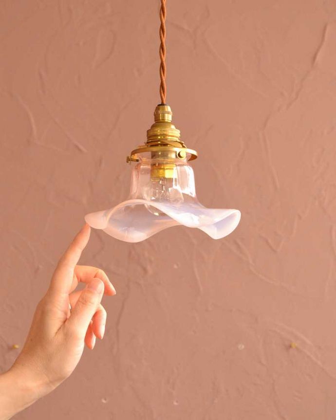 ペンダントライト　照明・ライティング　久しぶりに届いたアンティークのオパールセントガラスのペンダントライト。。(x-908-z)