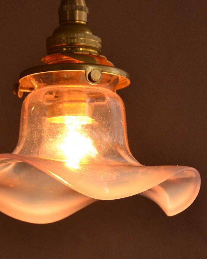 ペンダントライト　照明・ライティング　久しぶりに届いたアンティークのオパールセントガラスのペンダントライト。。(x-908-z)