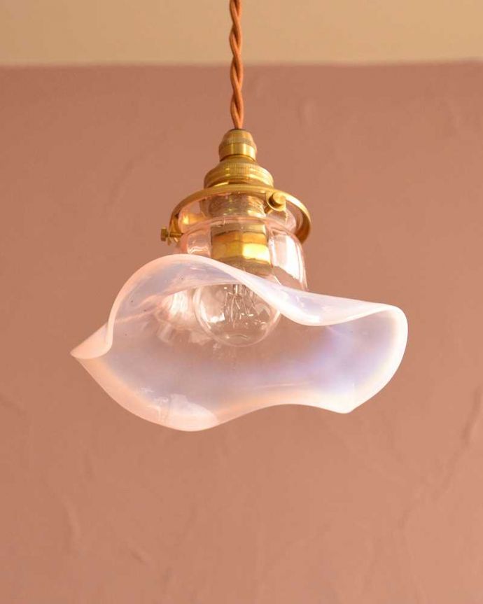 ペンダントライト　照明・ライティング　久しぶりに届いたアンティークのオパールセントガラスのペンダントライト。。(x-908-z)