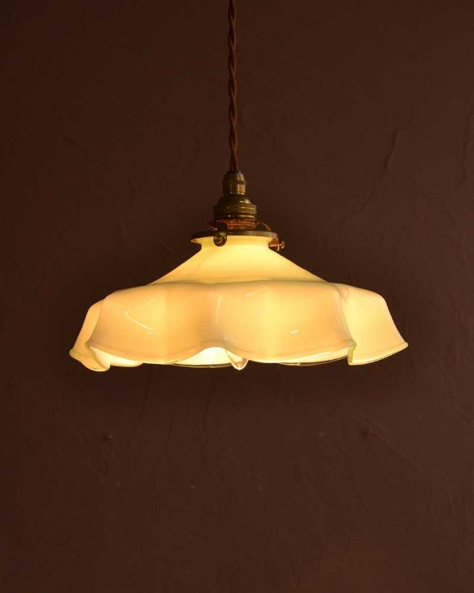 ペンダントライト　照明・ライティング　フランス生まれのアンティークシェード（コード・シャンデリア球・ギャラリーA付き）。。(x-909-z)