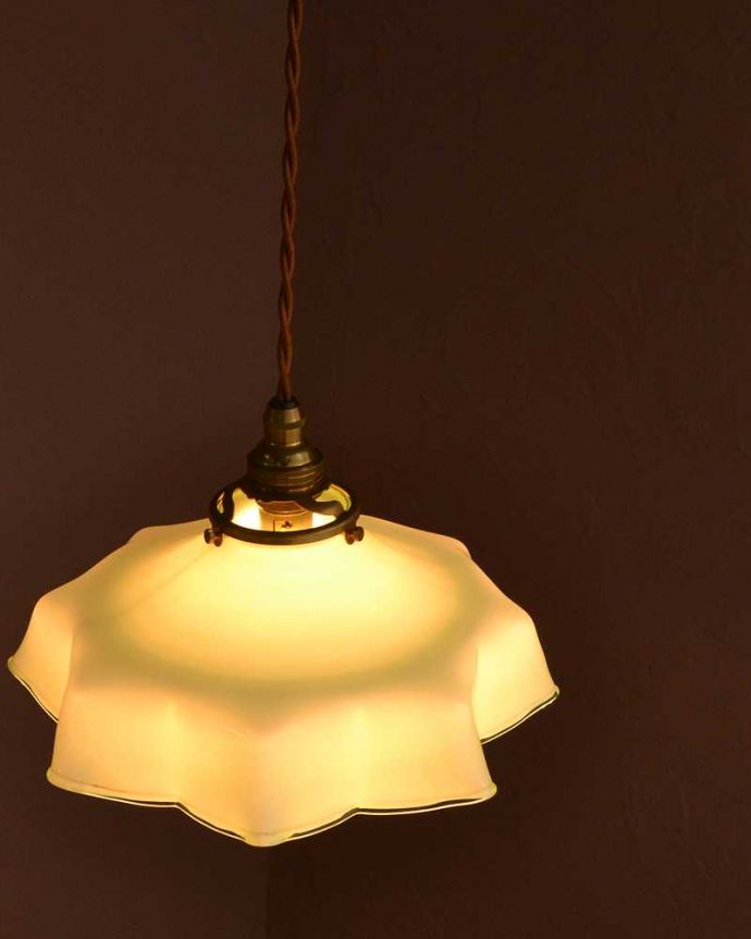 ペンダントライト　照明・ライティング　フランス生まれのアンティークシェード（コード・シャンデリア球・ギャラリーA付き）。。(x-909-z)