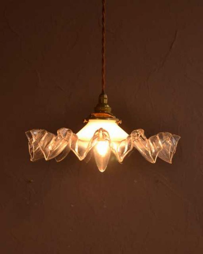 ペンダントライト　照明・ライティング　フランス輸入のミルクガラスランプシェード(コード・シャンデリア電球・ギャラリーA付き) 。。(x-911-z)