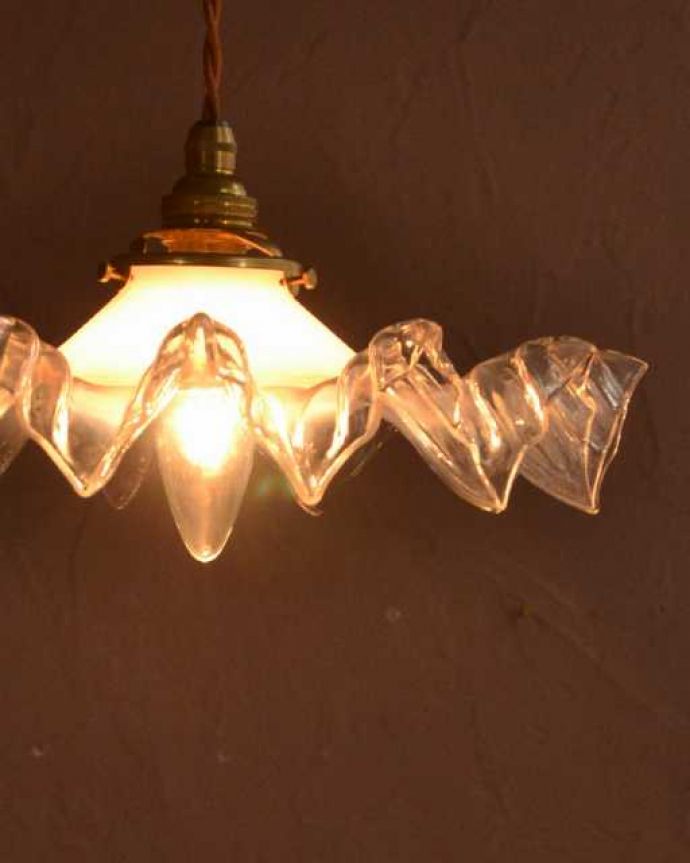 ペンダントライト　照明・ライティング　フランス輸入のミルクガラスランプシェード(コード・シャンデリア電球・ギャラリーA付き) 。。(x-911-z)