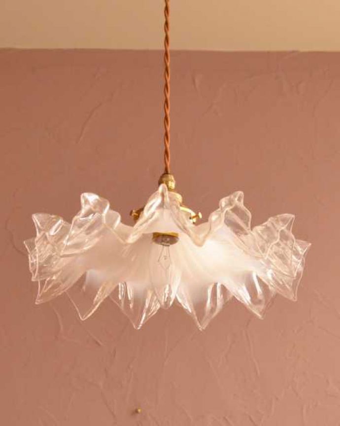 ペンダントライト　照明・ライティング　フランス輸入のミルクガラスランプシェード(コード・シャンデリア電球・ギャラリーA付き) 。。(x-911-z)